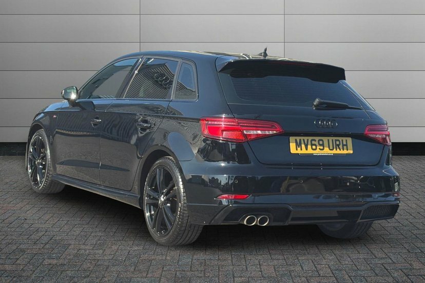 Audi A3 1.5 Tfsi Cod 35 S Line Sportback Black #3