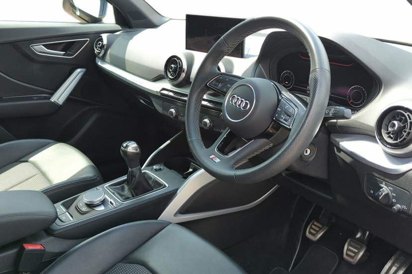Audi Q2 1.5 Tfsi Cod 35 S Line Suv 150 PK23JBV Black #2