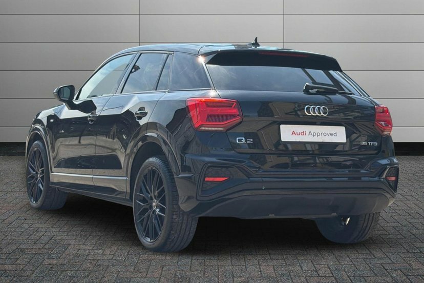 Audi Q2 1.5 Tfsi Cod 35 Black Edition Suv S Tro Black #3