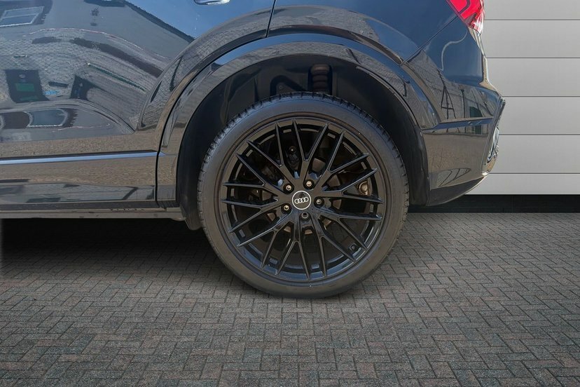 Audi Q2 1.5 Tfsi Cod 35 Black Edition Suv S Tro Black #5