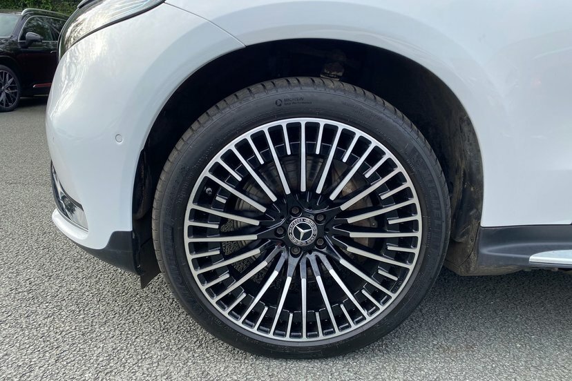 Mercedes-Benz EQC Eqc 400 80Kwh Amg Line Premium Suv White #3