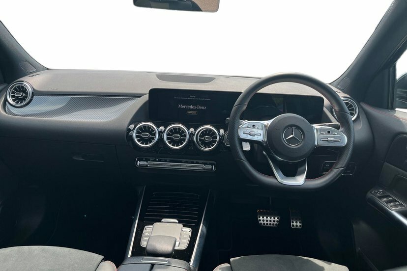 Mercedes-Benz GLA Class Gla200d Amg Line Premium Plus Black #6