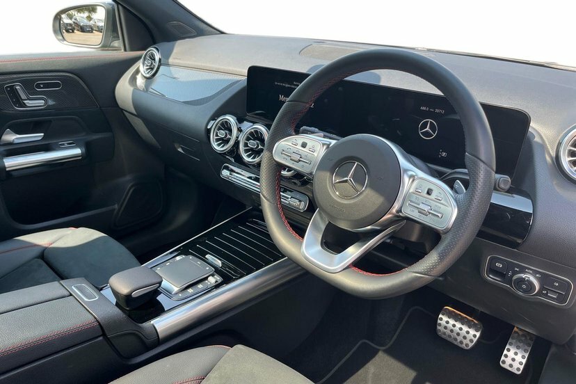 Mercedes-Benz GLA Class Gla200d Amg Line Premium Plus Black #4
