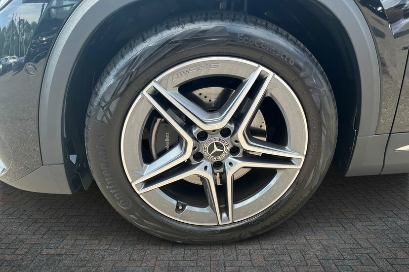 Mercedes-Benz GLA Class Gla200d Amg Line Premium Plus Black #3