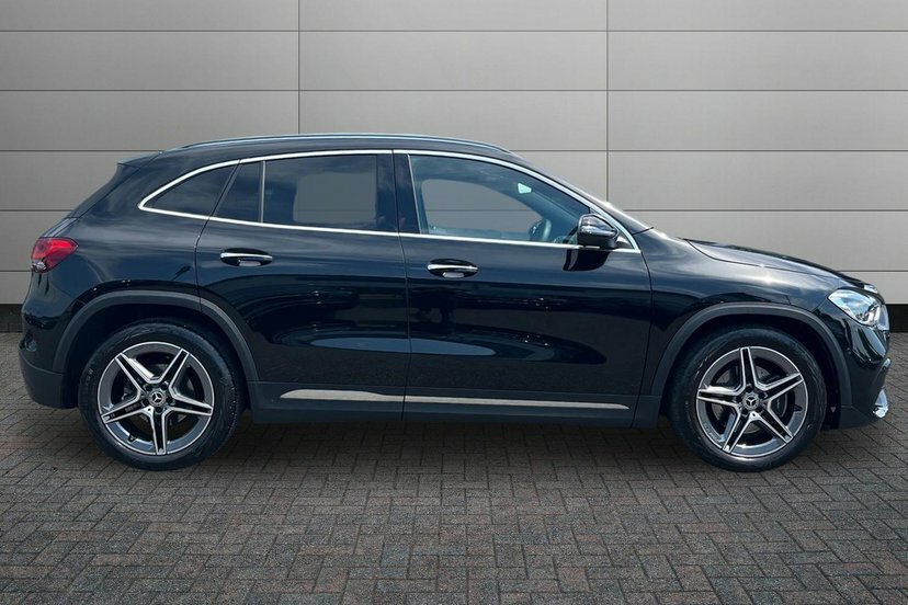 Mercedes-Benz GLA Class Gla200d Amg Line Premium Plus Black #2