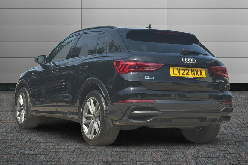 Audi Q3 1.5 Tfsi Cod 35 Black Edition Suv S Tro Black #3