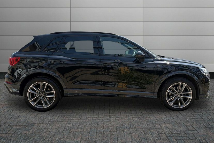 Audi Q3 1.5 Tfsi Cod 35 Black Edition Suv S Tro Black #4