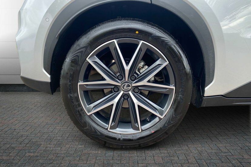 Lexus LBX 1.5 Vvt-ie Takumi Suv Hybrid E-cvt 136 Silver #5