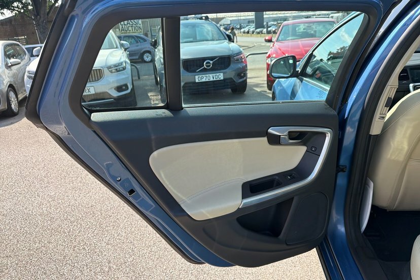 Volvo V60 Estate 2.0 D2 Business Edition Euro 6 Ss 2 Blue #34