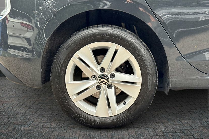 Volkswagen Golf 1.5 Tsi Life Hatchback 130 Ps Grey #5