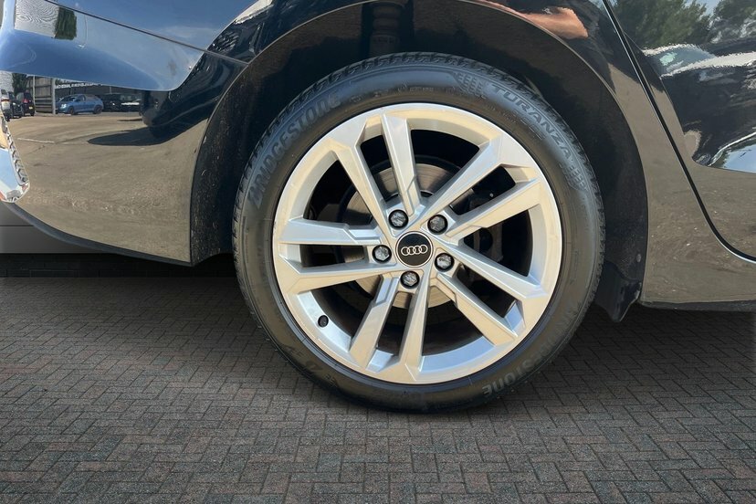 Audi A3 1.5 Tfsi 35 Sport Saloon 150 Ps Black #5