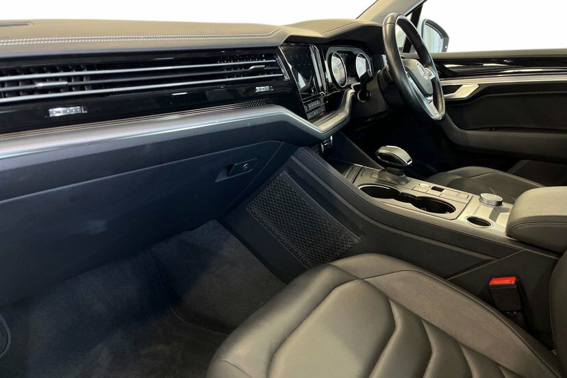 Volkswagen Touareg 3.0 Tdi V6 Sel Suv Tiptronic 4Motion 2 White #2