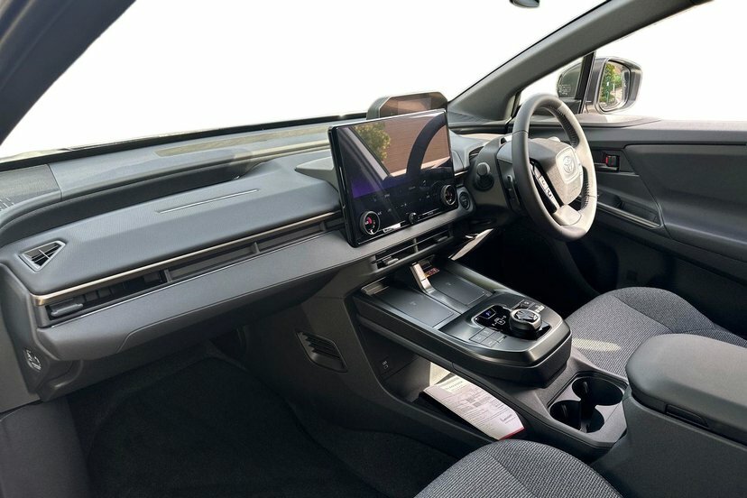 Toyota bZ4X 73.1Kwh Design Suv 224 Ps White #4