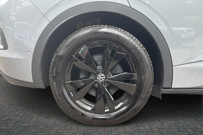 Volkswagen ID.5 Pro 77Kwh Black Edition Suv 286 Black #5
