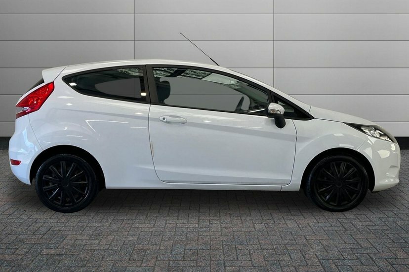 Ford Fiesta 1.25 Edge Hatchback 127 Gkm, 5 White #4