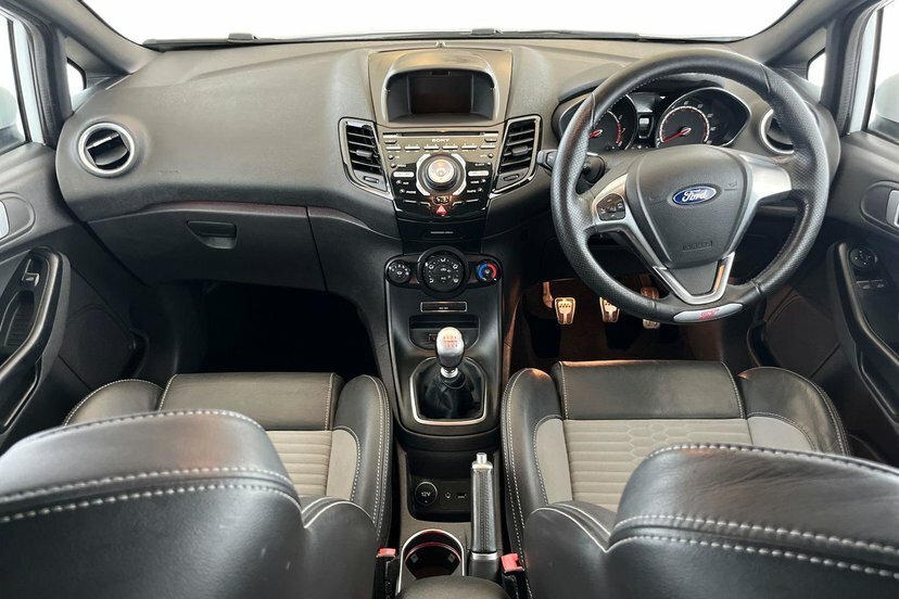 Ford Fiesta 1.6T Ecoboost St-2 AV16TKZ White #6
