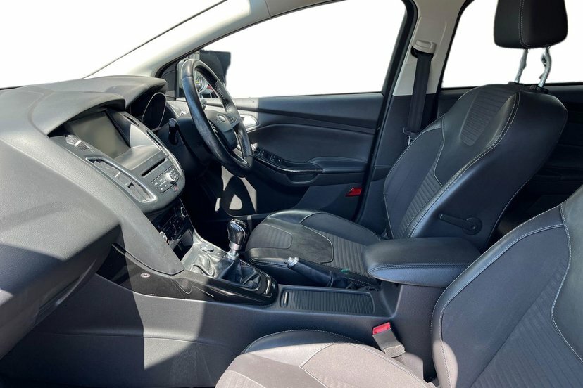 Ford Focus 1.5 Tdci Titanium X Hatchback 1 Black #2