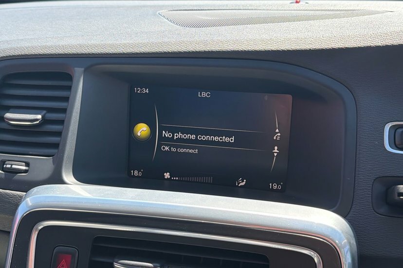 Volvo S60 2.0 T4 R-design Nav Saloon Euro Black #22