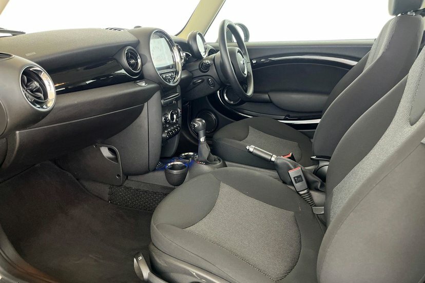 Mini Hatch 1.6 Cooper White #2