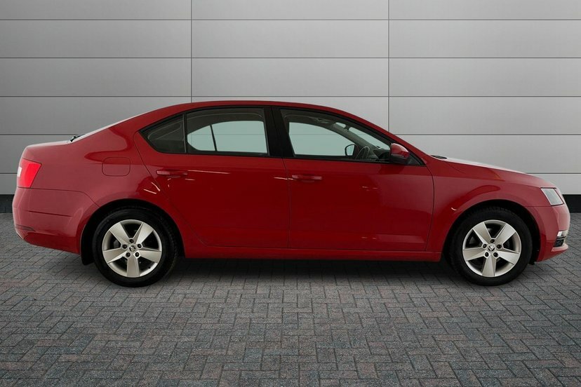 Skoda Octavia Octavia Hatch Se 1.4 Tsi 150 Ps Dsg Red #4