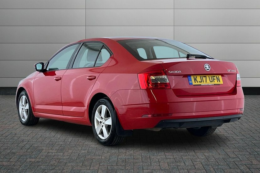 Skoda Octavia Octavia Hatch Se 1.4 Tsi 150 Ps Dsg Red #3