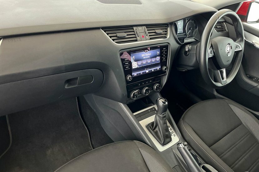 Skoda Octavia Octavia Hatch Se 1.4 Tsi 150 Ps Dsg Red #2