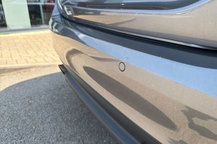Jaguar XE Saloon 2.0D R-sport Awd Euro 6 Ss 201 Black #25