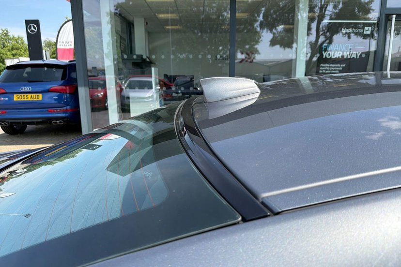 Jaguar XE Saloon 2.0D R-sport Awd Euro 6 Ss 201 Black #27