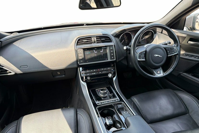 Jaguar XE 2.0I R-sport Saloon 200 Ps Grey #6