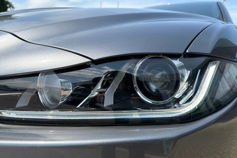 Jaguar XE Saloon 2.0D R-sport Awd Euro 6 Ss 201 Black #15
