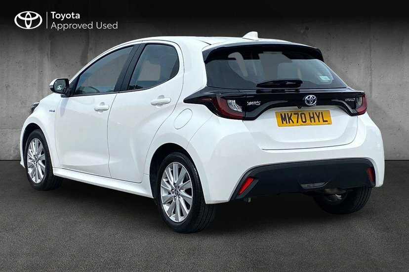 Toyota Yaris 1.5 Vvt-h Icon Hatchback Hybrid E-cvt White #4