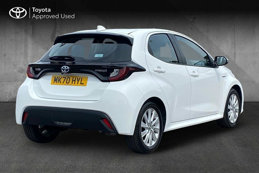 Toyota Yaris 1.5 Vvt-h Icon Hatchback Hybrid E-cvt White #2