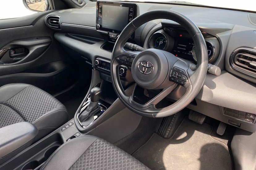 Toyota Yaris 1.5 Hybrid Design Cvt Black #21