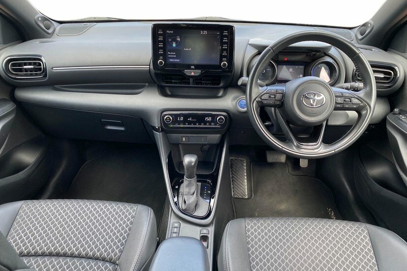 Toyota Yaris 1.5 Hybrid Design Cvt Black #9
