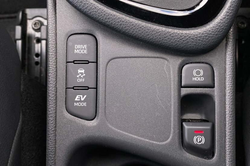 Toyota Yaris 1.5 Hybrid Design Cvt Black #59