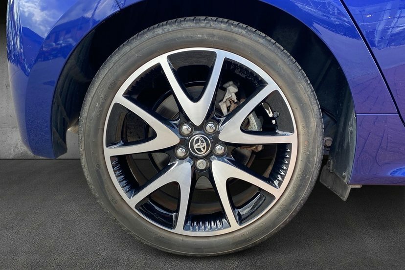 Toyota Yaris 1.5 Hybrid Design Cvt Black #36