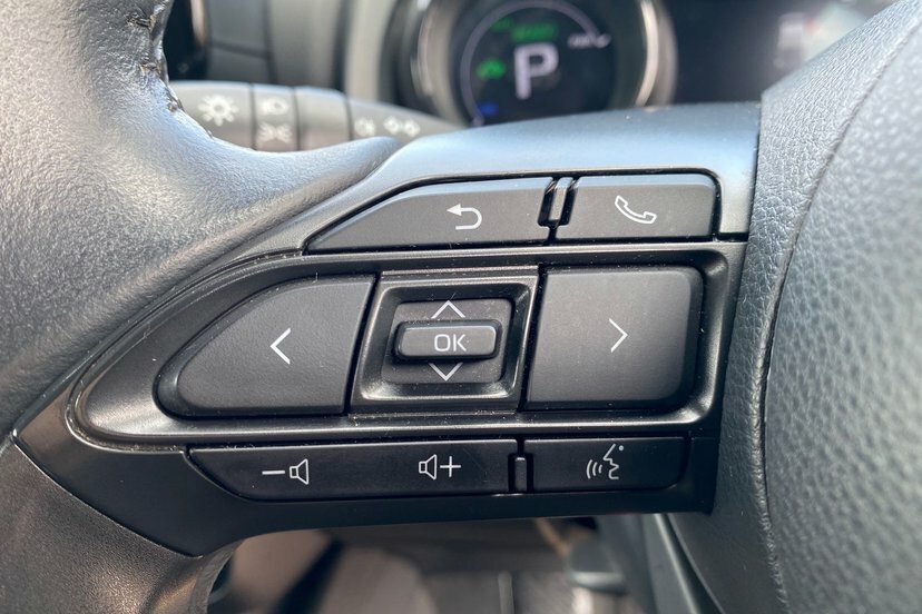 Toyota Yaris 1.5 Hybrid Design Cvt Black #43