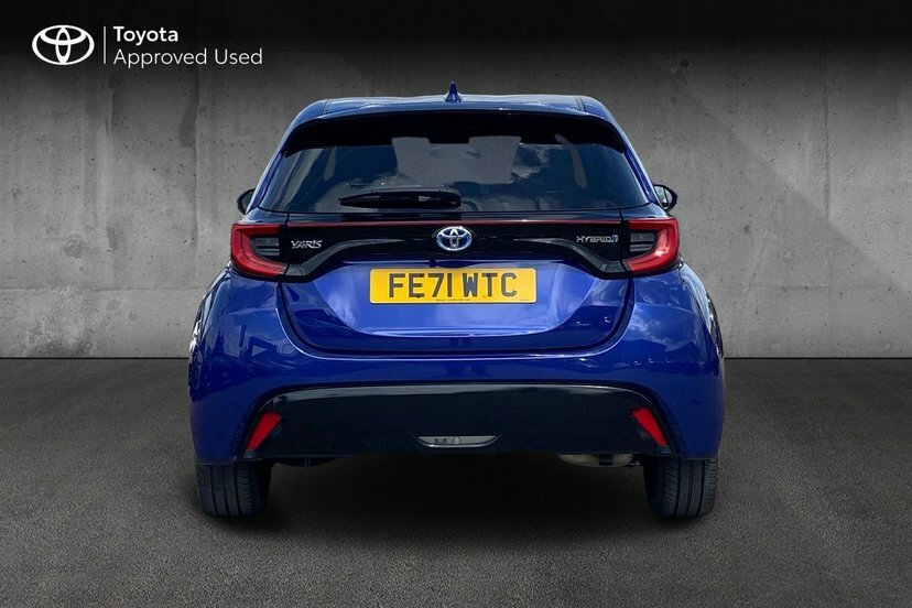 Toyota Yaris 1.5 Hybrid Design Cvt Black #38