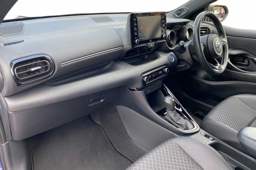 Toyota Yaris 1.5 Hybrid Design Cvt Black #19