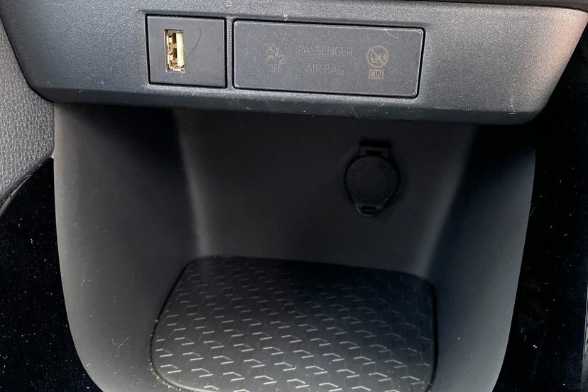 Toyota Yaris 1.5 Hybrid Design Cvt Black #58