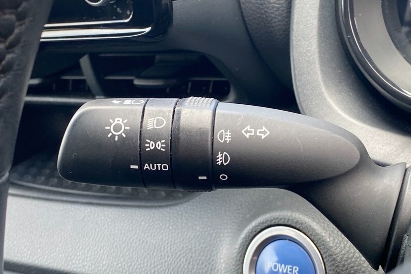 Toyota Yaris 1.5 Hybrid Design Cvt Black #56