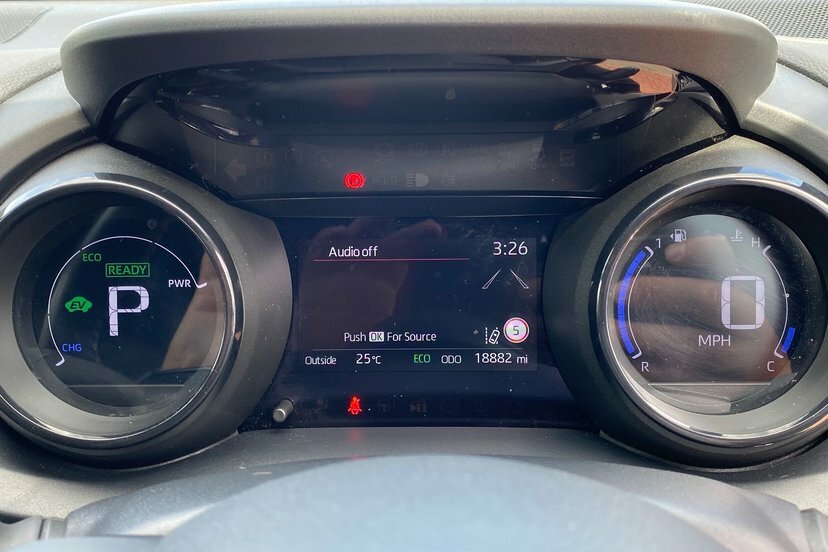 Toyota Yaris 1.5 Hybrid Design Cvt Black #17