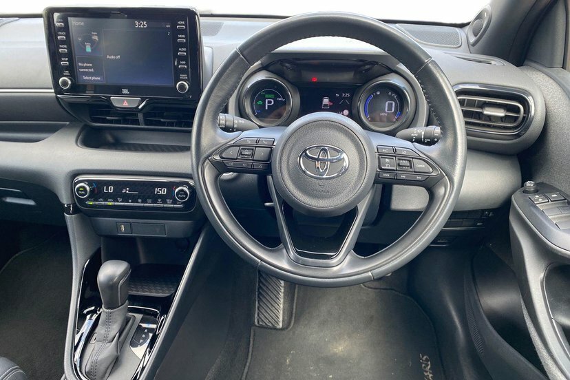Toyota Yaris 1.5 Hybrid Design Cvt Black #12