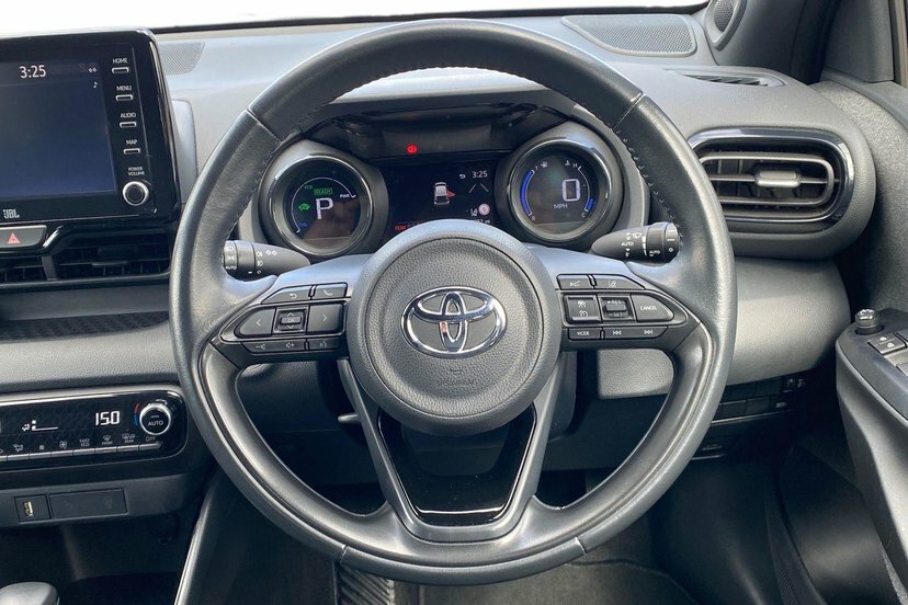 Toyota Yaris 1.5 Hybrid Design Cvt Black #15