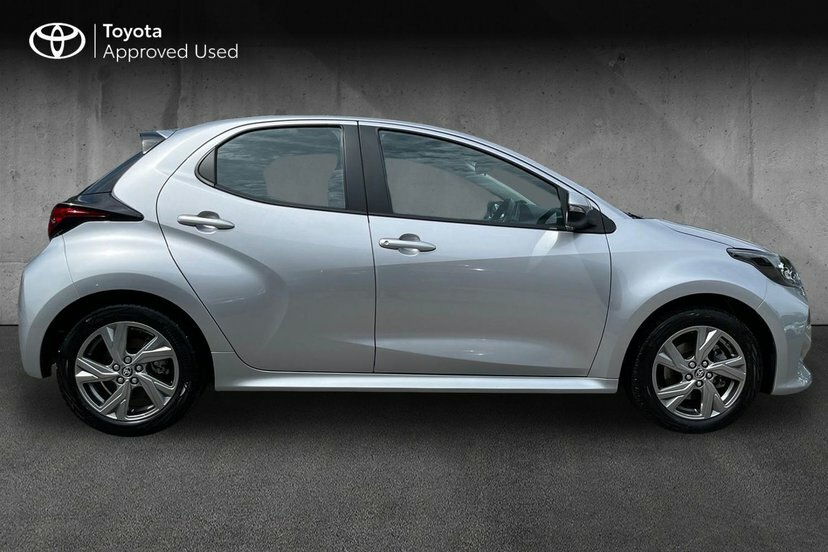 Toyota Yaris 1.5 Vvt-h Icon Hatchback Hybrid E-cvt Silver #4