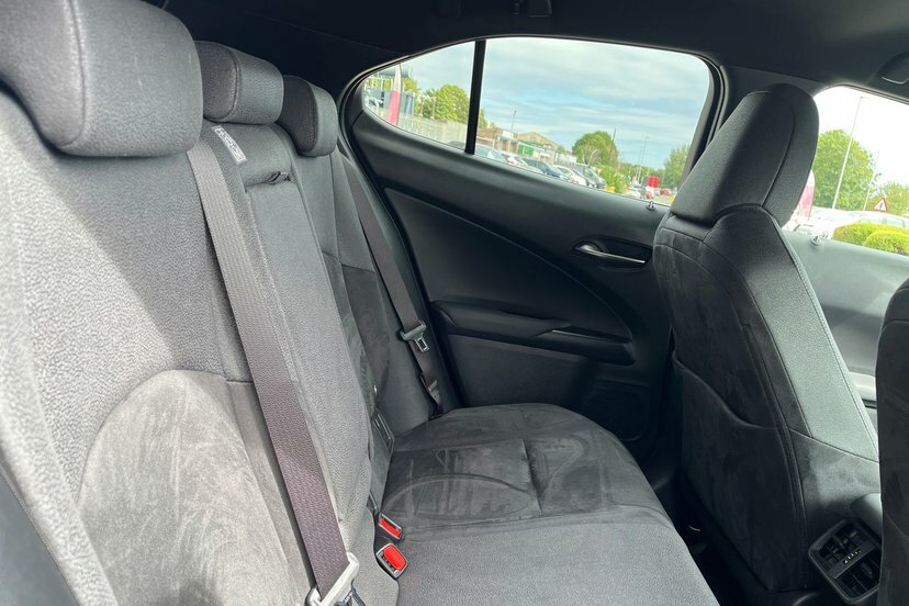 Lexus UX 2.0 250H Takumi Suv Hybrid E Cvt 184 White #15