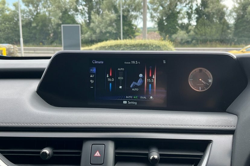 Lexus UX 2.0 250H Takumi Suv Hybrid E Cvt 184 White #25