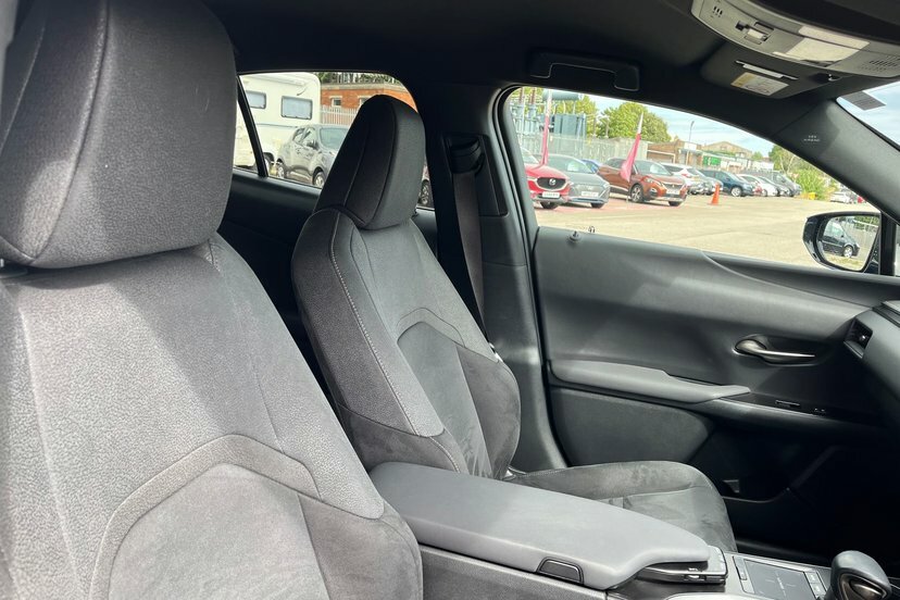 Lexus UX 2.0 250H Takumi Suv Hybrid E Cvt 184 White #16
