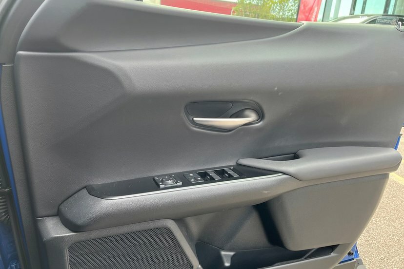 Lexus UX 2.0 250H Takumi Suv Hybrid E Cvt 184 White #11