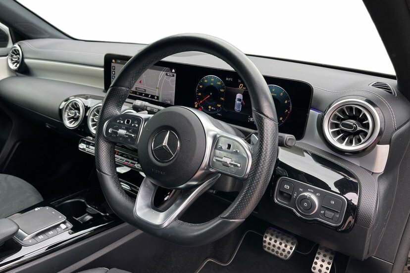 Mercedes-Benz A Class 1.3 A180 Amg Line Edition Premium Hatchback Black #5